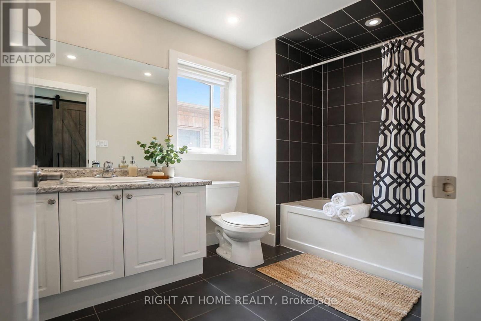 96 Inverness Way, Bradford West Gwillimbury, Ontario  L3Z 0W5 - Photo 34 - N13735306