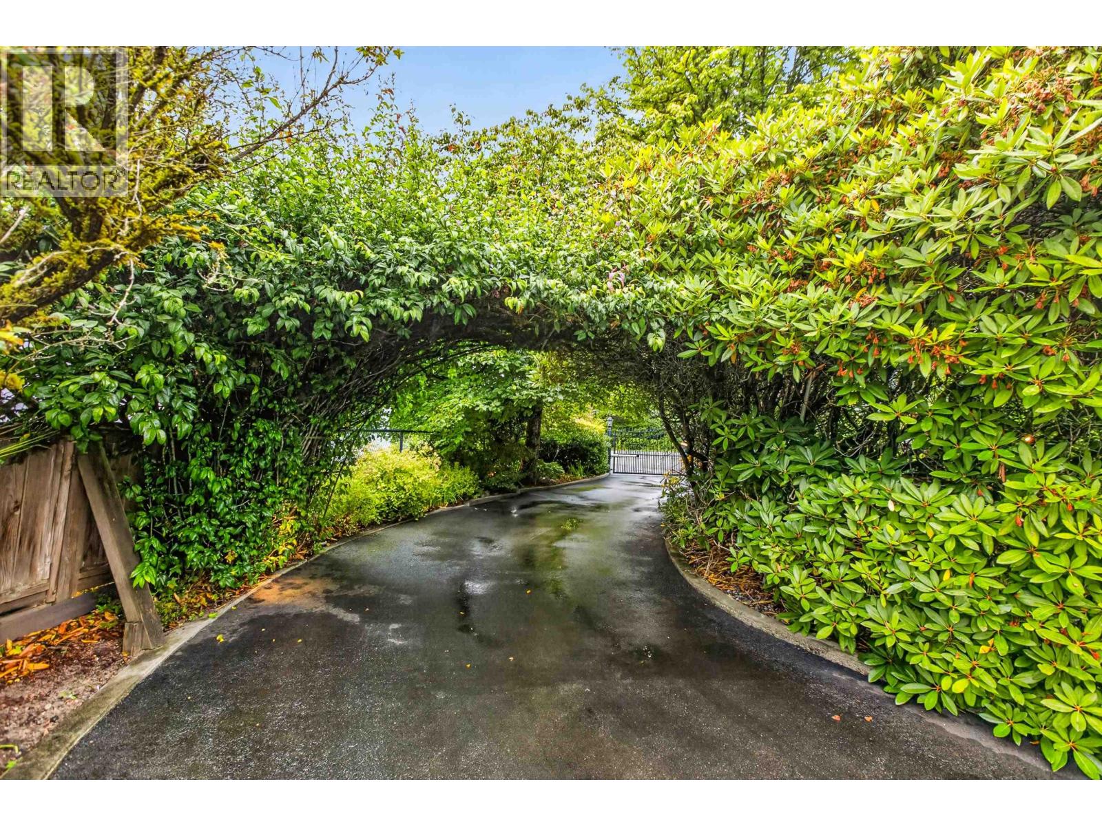 21662 River Road, Maple Ridge, British Columbia  V2X 2B7 - Photo 2 - R3148406