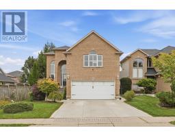 11 REDTAIL CRESCENT, Hamilton, Ontario