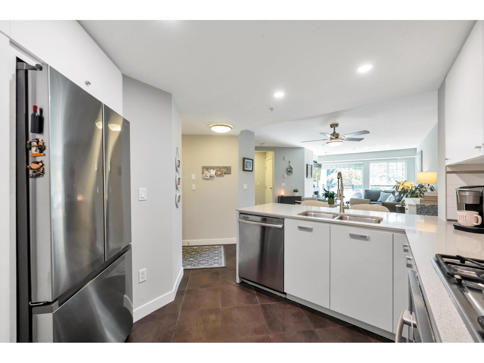 207 2950 King George Boulevard, Surrey, British Columbia  V4P 0E5 - Photo 18 - R3168127