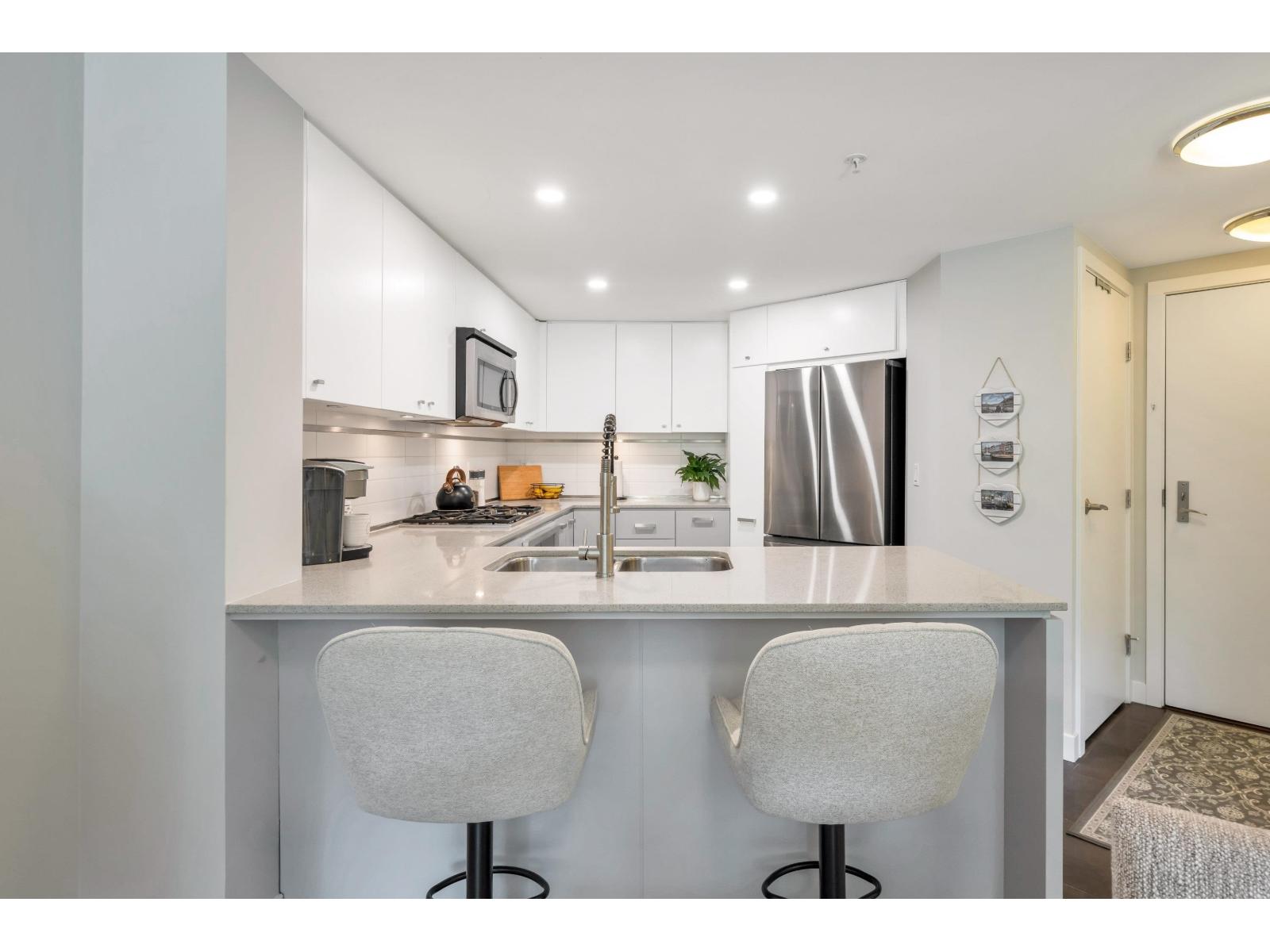 207 2950 King George Boulevard, Surrey, British Columbia  V4P 0E5 - Photo 14 - R3168127