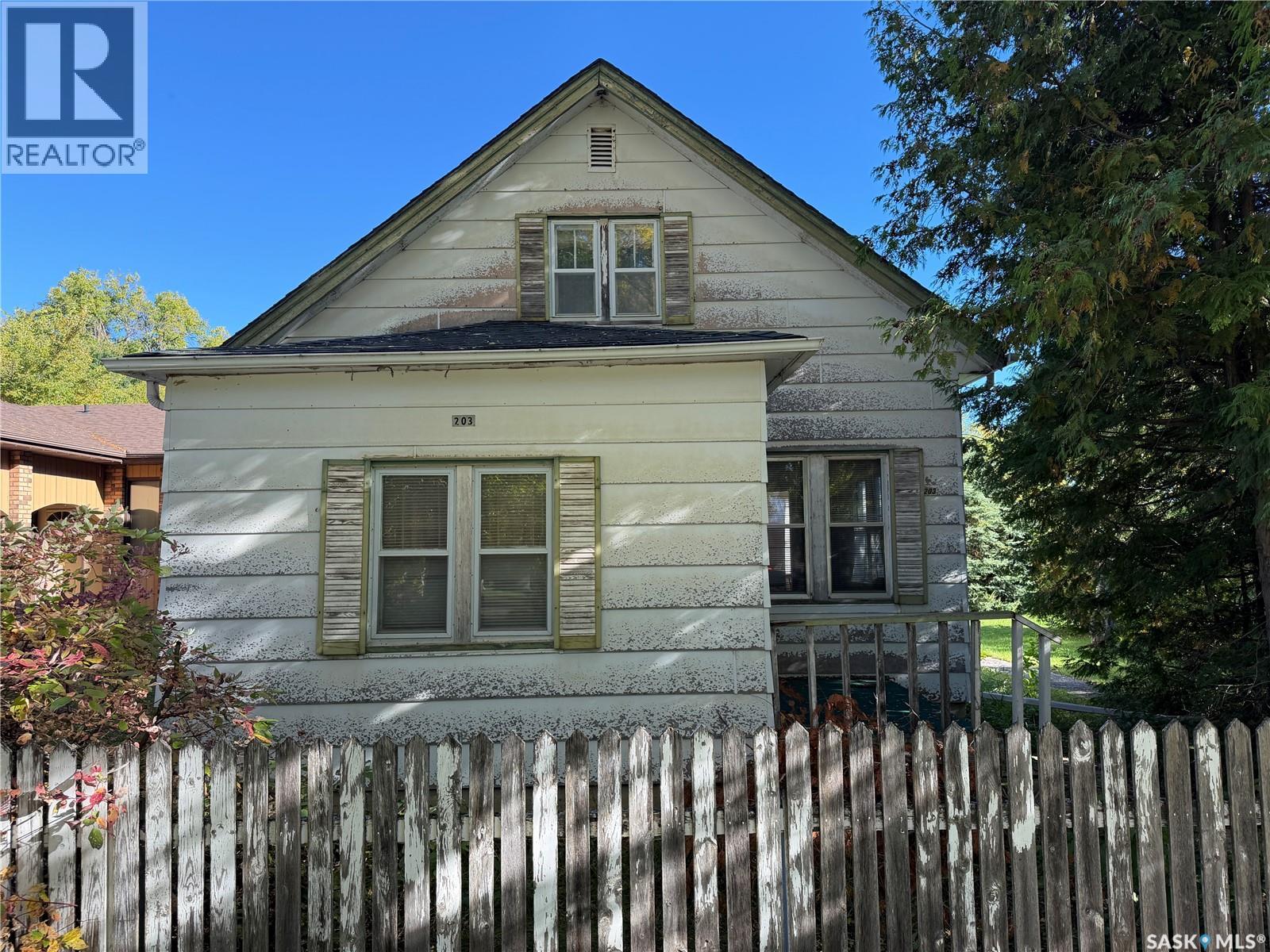 203 6th Avenue W, Canora, Saskatchewan  S0A 0L0 - Photo 1 - SK049335