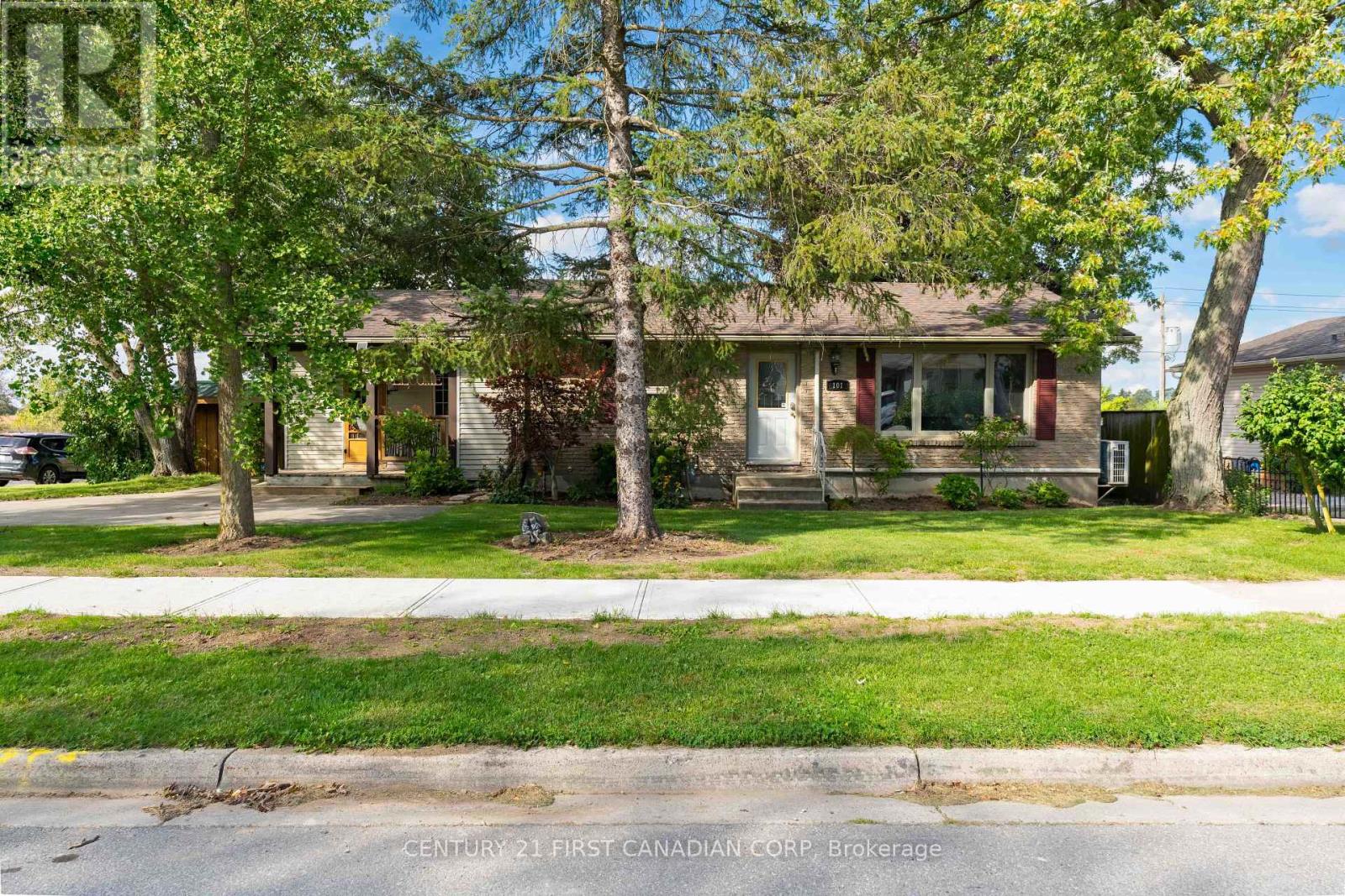 101 Kleinfeldt Avenue, Lucan Biddulph, Ontario  N0M 2J0 - Photo 2 - X13826416