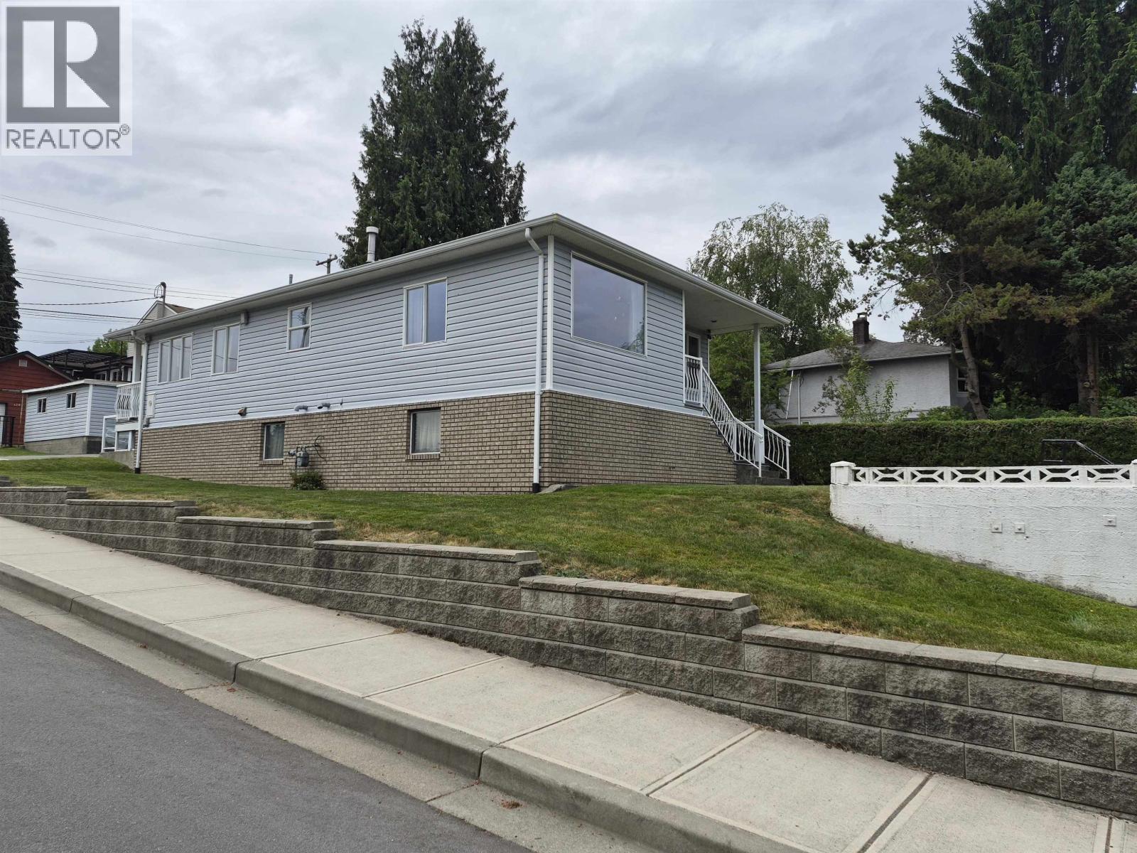 4298 Mcgill Street, Burnaby, British Columbia  V5C 1M9 - Photo 2 - R3133075