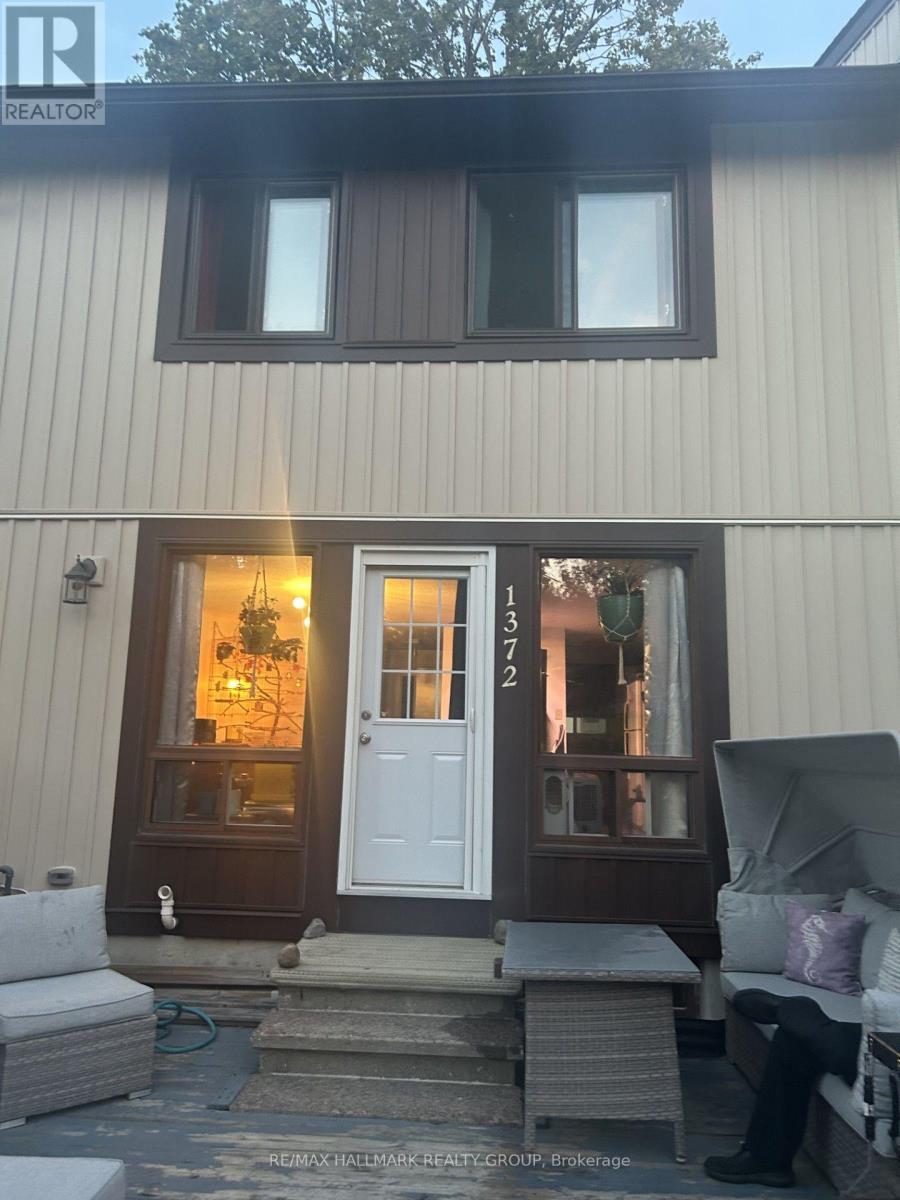 1372 Bethamy Lane, Ottawa, Ontario K1J 8P6 - Photo 3 - X13826488