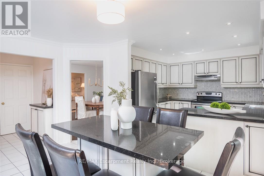 1348 Fieldcrest Lane, Oakville, Ontario L6M 2W8 - Photo 16 - W13826438
