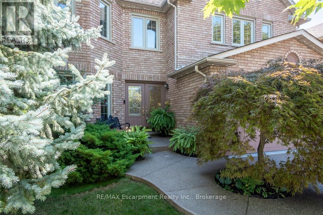 1348 Fieldcrest Lane, Oakville, Ontario L6M 2W8 - Photo 2 - W13826438