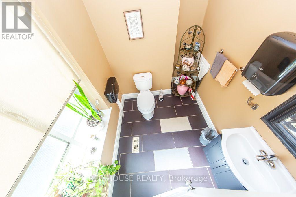 1533 O'connor Drive, Toronto, Ontario  M4B 2V7 - Photo 23 - E13826442