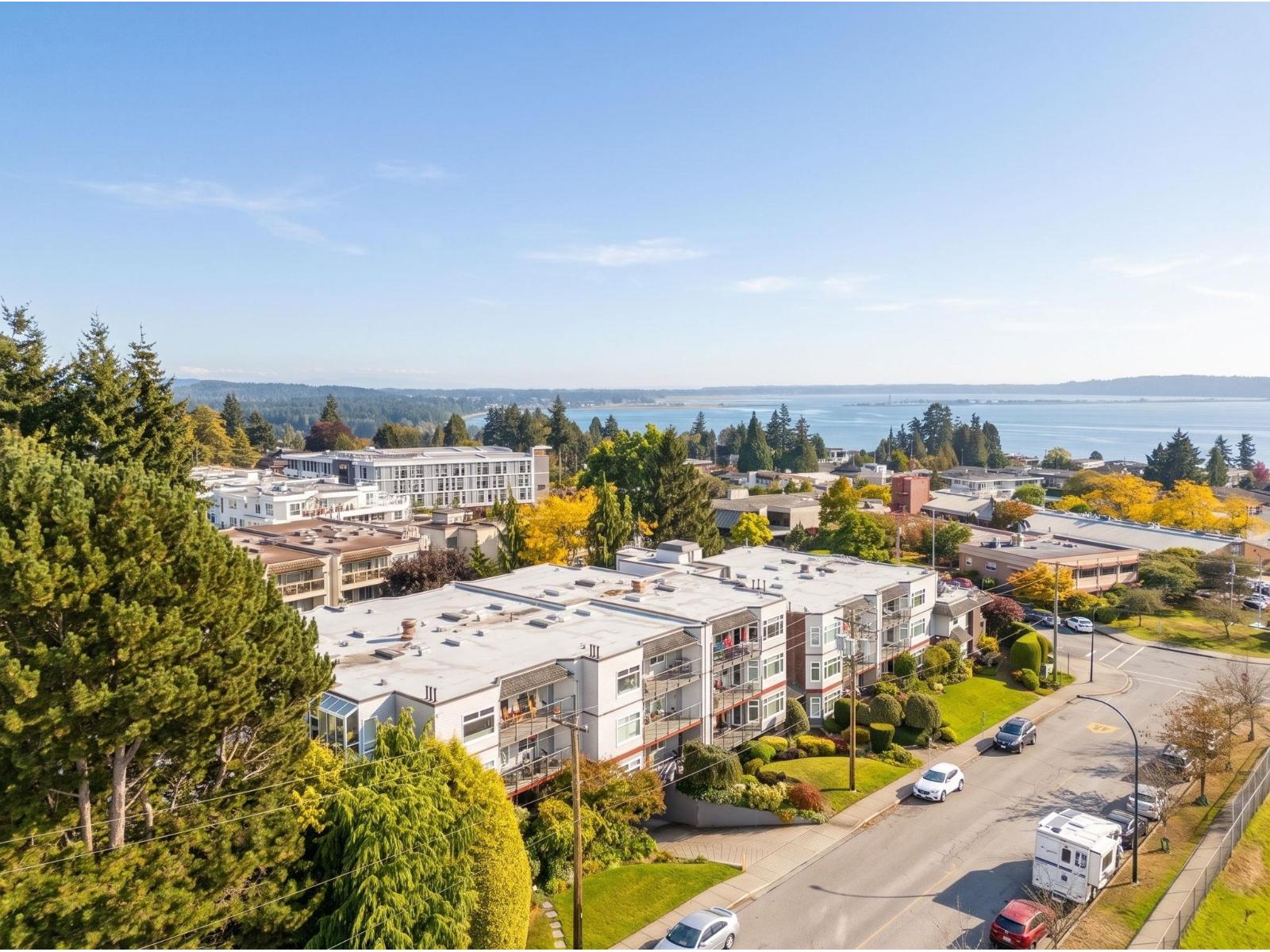 412 1220 Fir Street, White Rock, British Columbia  V4B 4B1 - Photo 2 - R3169249
