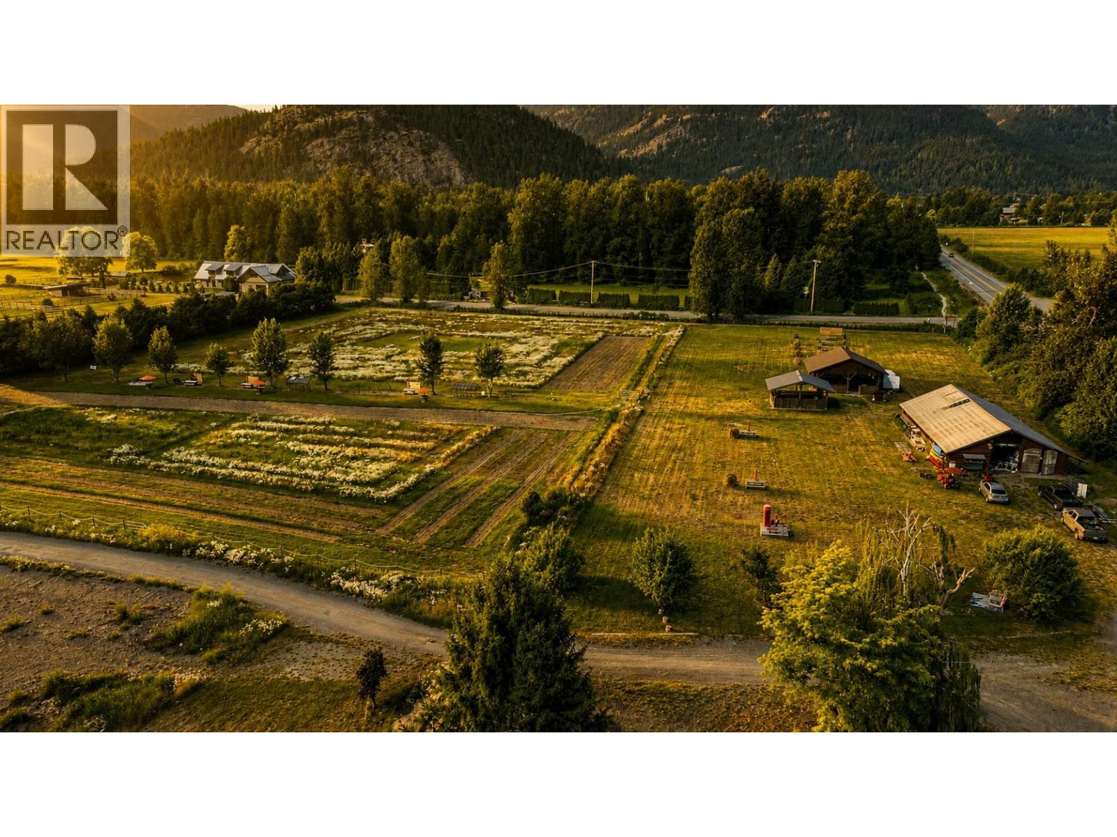 1641 Airport Road, Squamish, British Columbia  V0N 2L3 - Photo 6 - C8082252