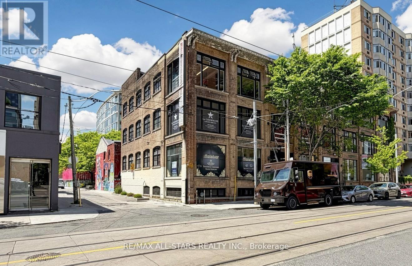 14 Mccaul Street, Toronto, Ontario  M5T 1V6 - Photo 1 - C13826512