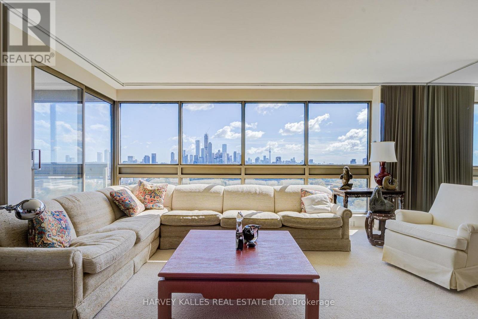 1605 - 63 St. Clair Avenue W, Toronto, Ontario  M4V 2Y9 - Photo 15 - C13826552