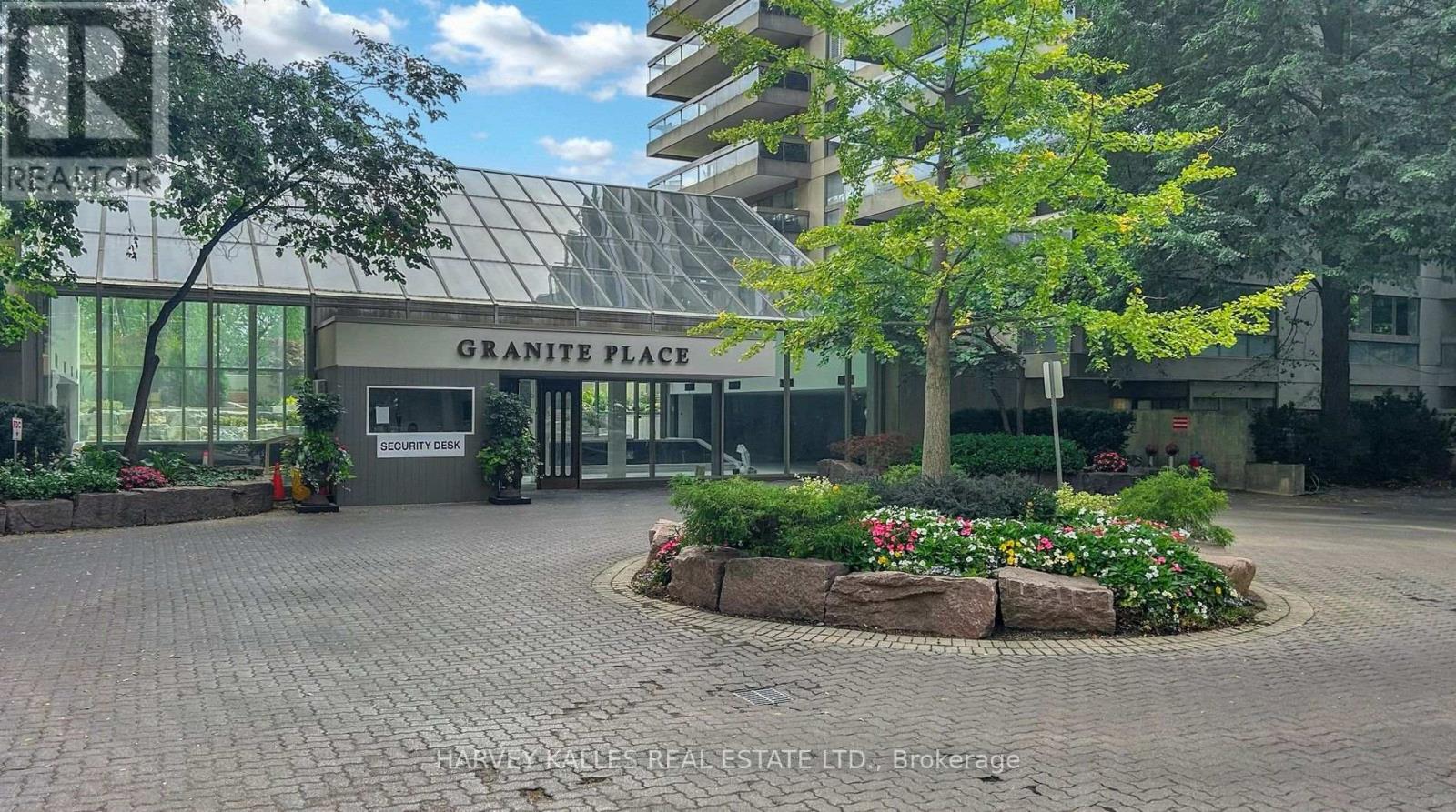1605 - 63 St. Clair Avenue W, Toronto, Ontario  M4V 2Y9 - Photo 2 - C13826552