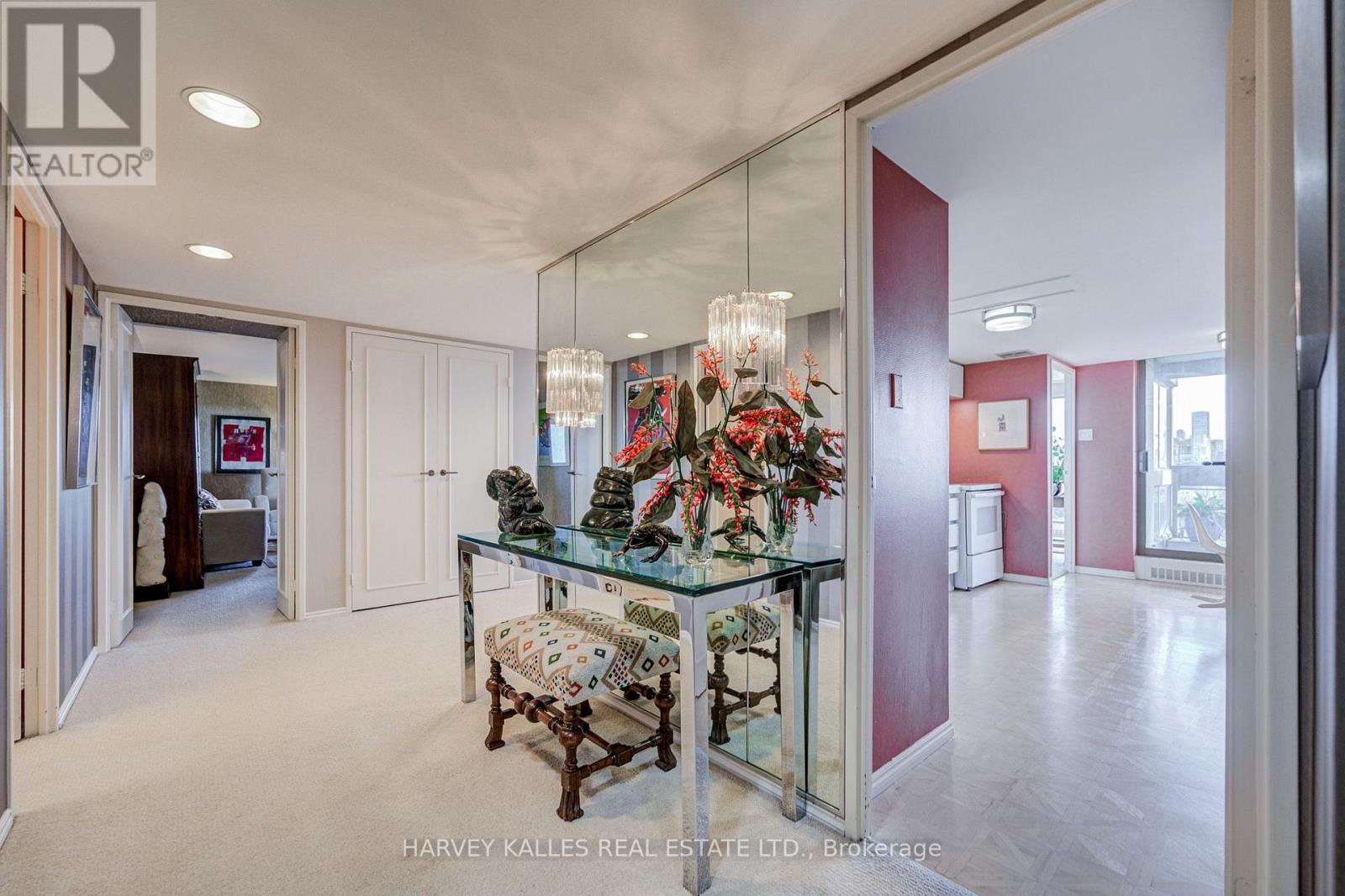 1605 - 63 St. Clair Avenue W, Toronto, Ontario  M4V 2Y9 - Photo 5 - C13826552