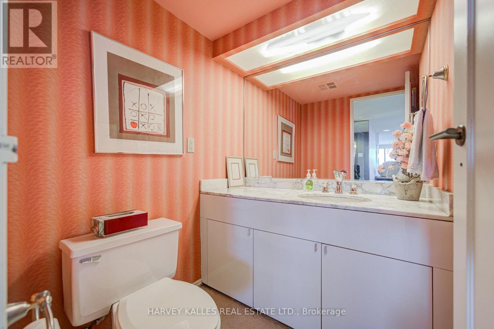 1605 - 63 St. Clair Avenue W, Toronto, Ontario  M4V 2Y9 - Photo 7 - C13826552
