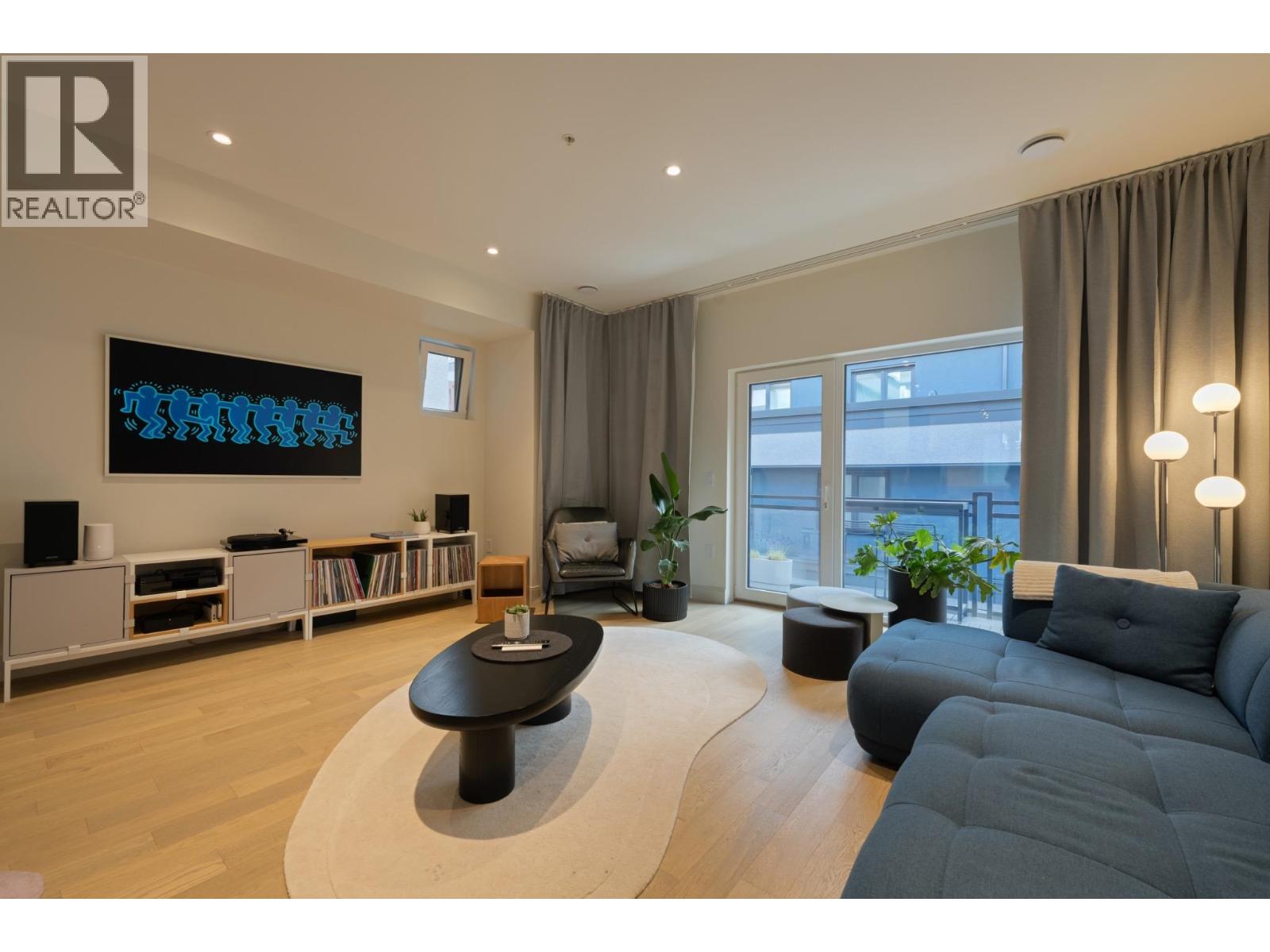 24 632 E 3RD STREET, North Vancouver, British Columbia