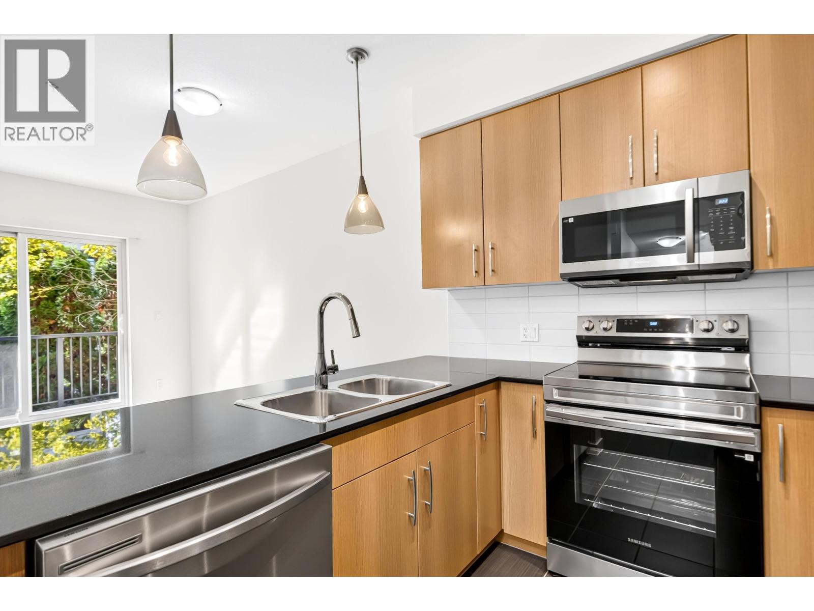 210 22290 North Avenue, Maple Ridge, British Columbia  V2X 8Z8 - Photo 3 - R3169438