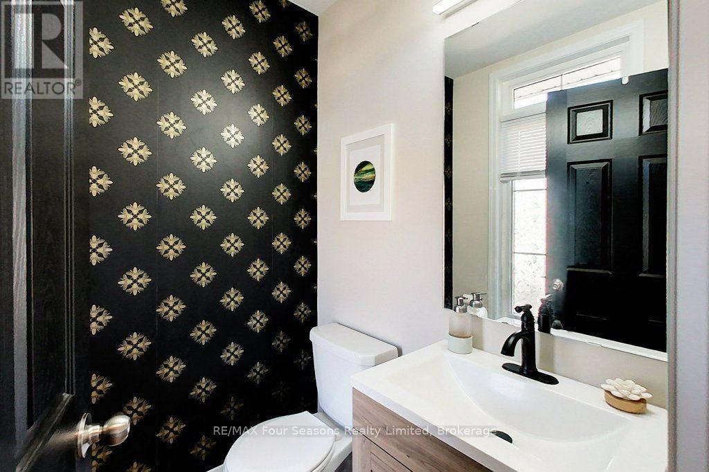 24 Barfoot Street, Collingwood, Ontario  L9Y 3Y8 - Photo 4 - S13826524