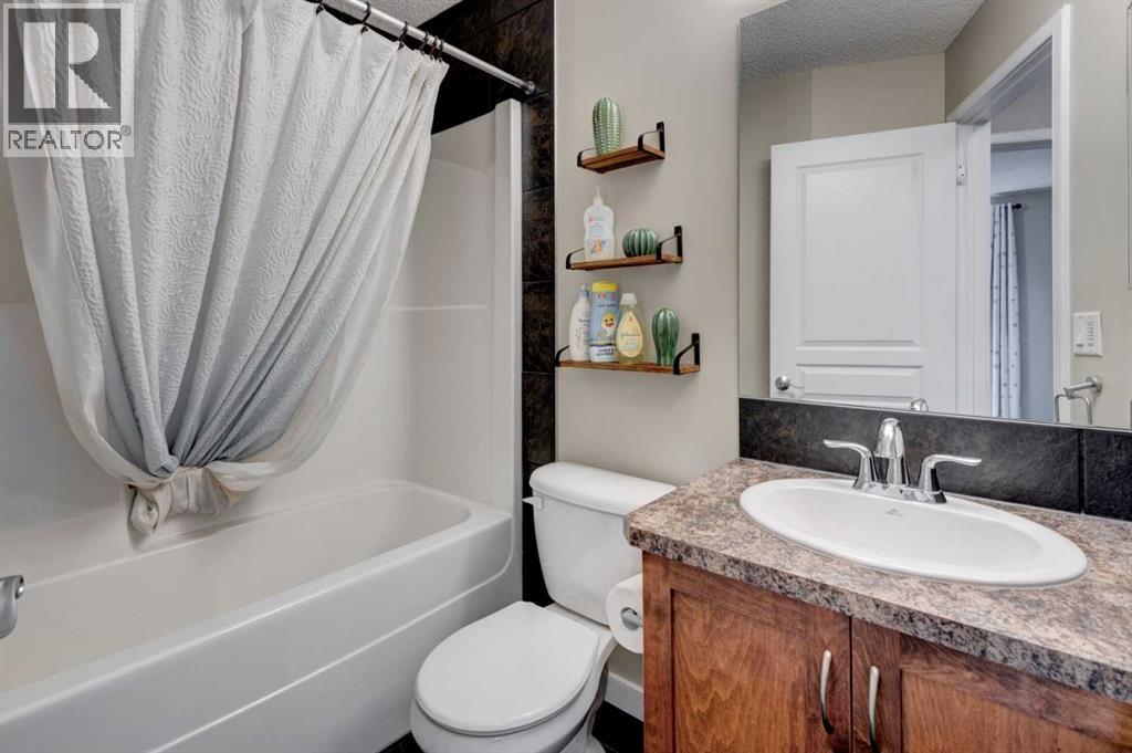 300 New Brighton Landing SE, Calgary, Alberta  T2Z 0S6 - Photo 18 - A2347994