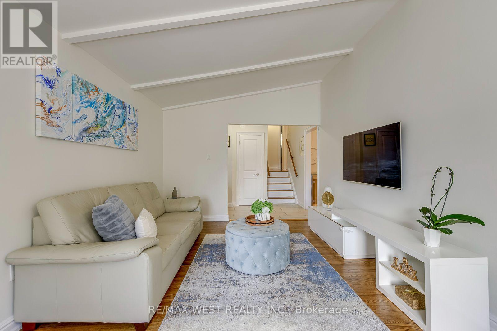 6 Millview Court, Toronto, Ontario  M9W 3K7 - Photo 10 - W13826516