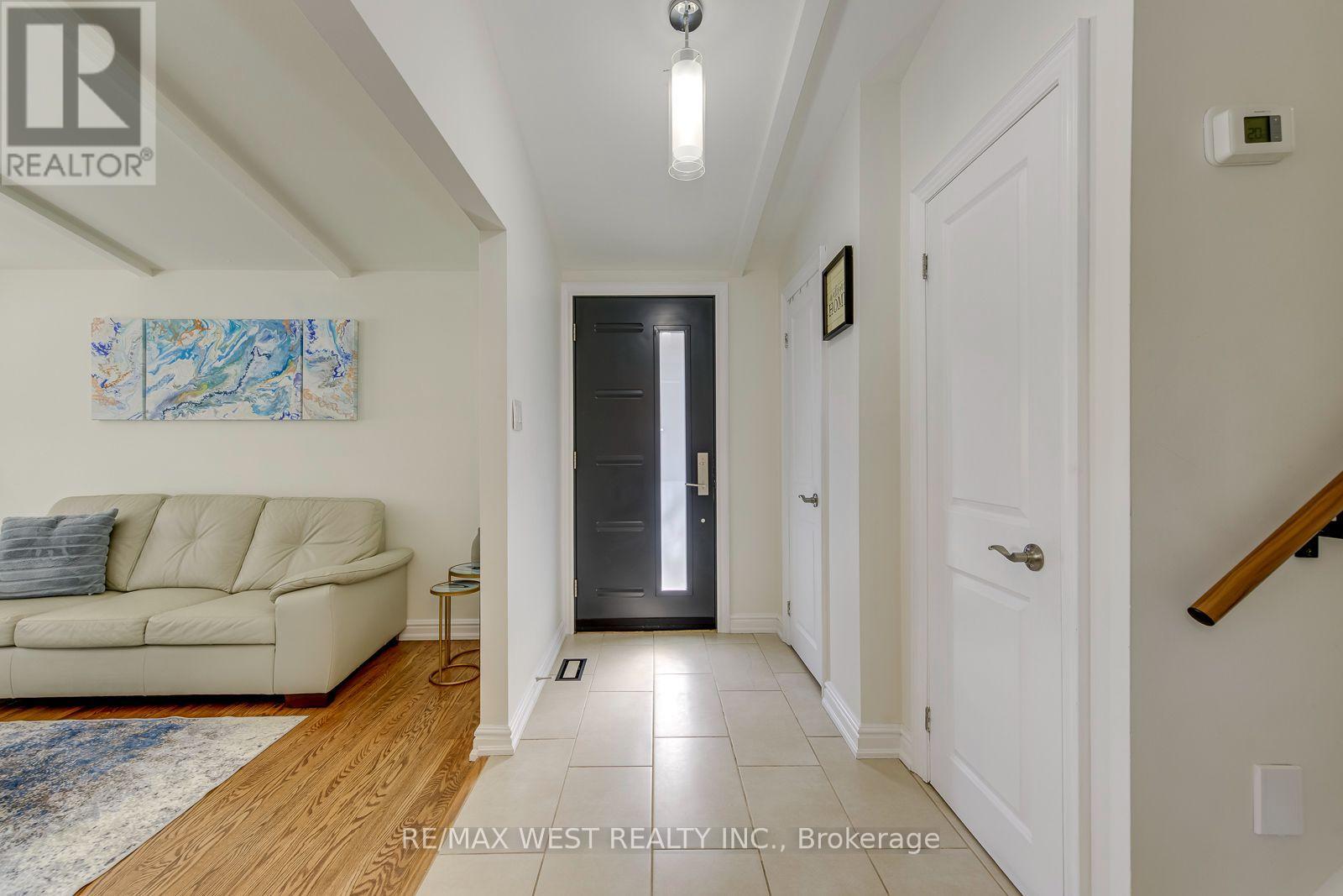 6 Millview Court, Toronto, Ontario  M9W 3K7 - Photo 7 - W13826516