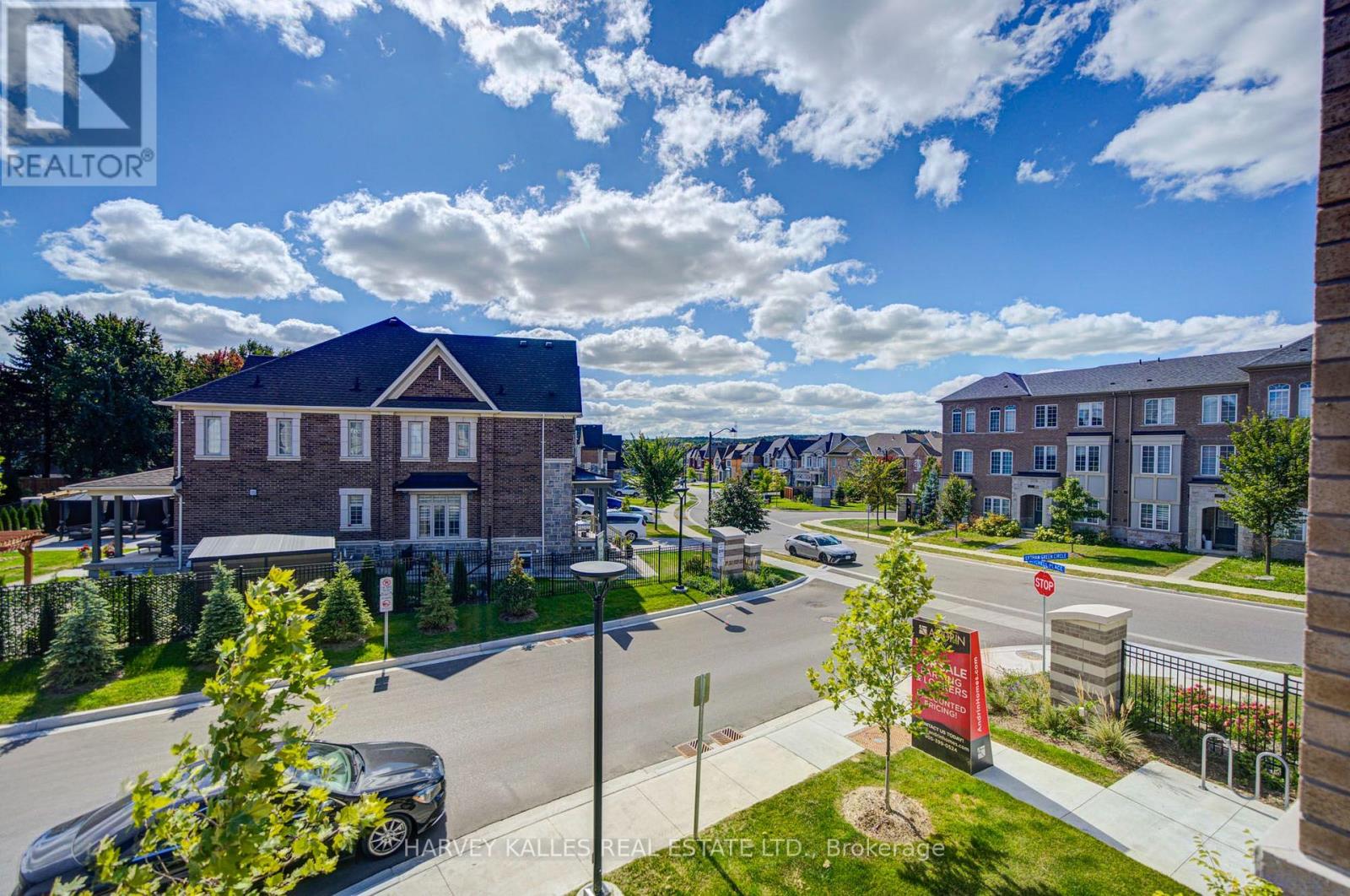 12 - 10 Lytham Green Circle, Newmarket, Ontario  L3X 3A8 - Photo 23 - N13816814