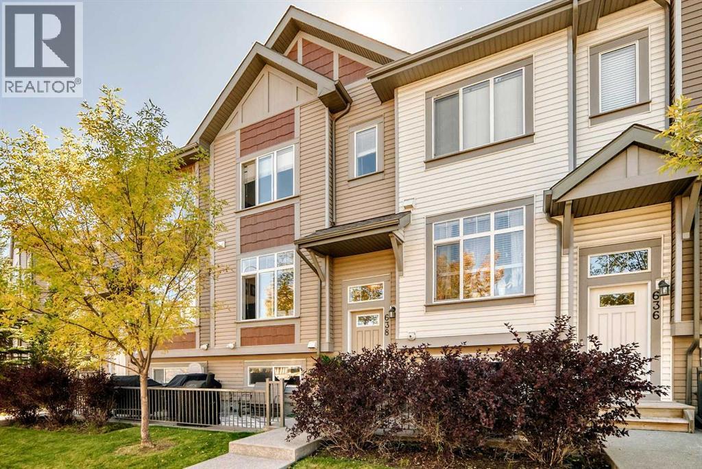638 Copperpond Boulevard SE, Calgary, Alberta  T2Z 5B9 - Photo 2 - A2344965