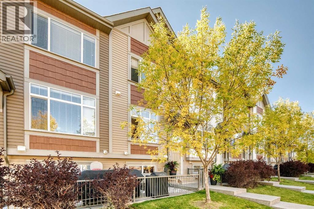 638 Copperpond Boulevard SE, Calgary, Alberta  T2Z 5B9 - Photo 3 - A2344965