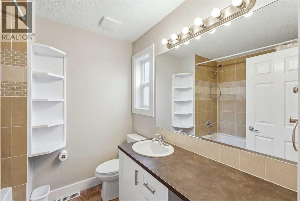 141 Thornfield Close SE, Airdrie, Alberta  T4A 2K8 - Photo 13 - A2346167