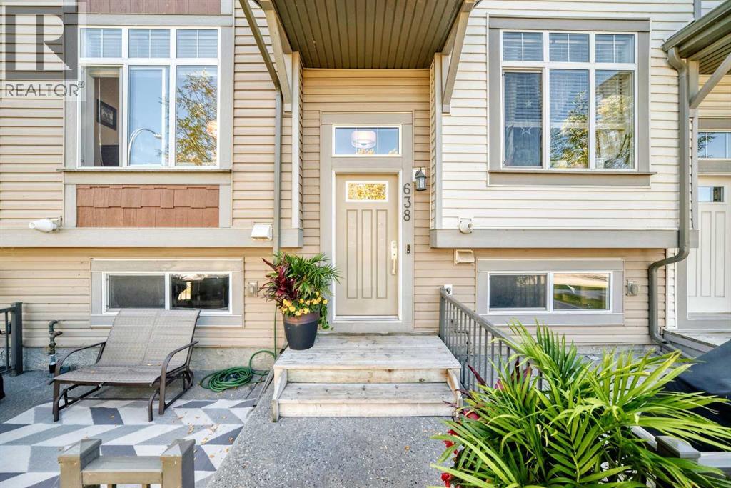 638 Copperpond Boulevard SE, Calgary, Alberta  T2Z 5B9 - Photo 4 - A2344965