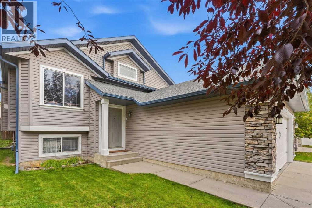 141 Thornfield Close SE, Airdrie, Alberta  T4A 2K8 - Photo 2 - A2346167