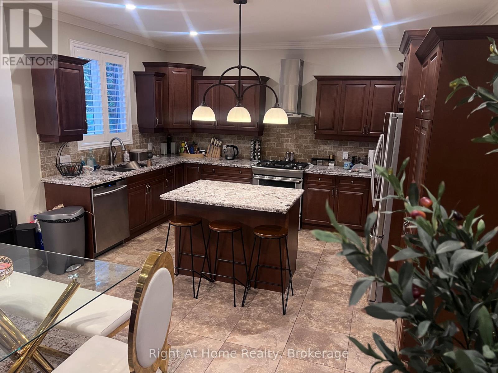 Upper - 52 Lorupe Court, Hamilton, Ontario  L9G 0C8 - Photo 10 - X13826628