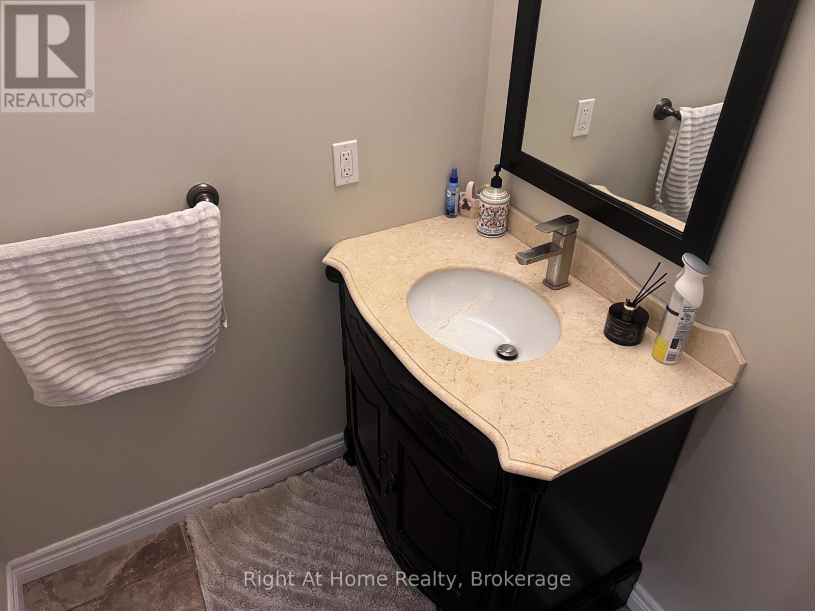 Upper - 52 Lorupe Court, Hamilton, Ontario  L9G 0C8 - Photo 18 - X13826628