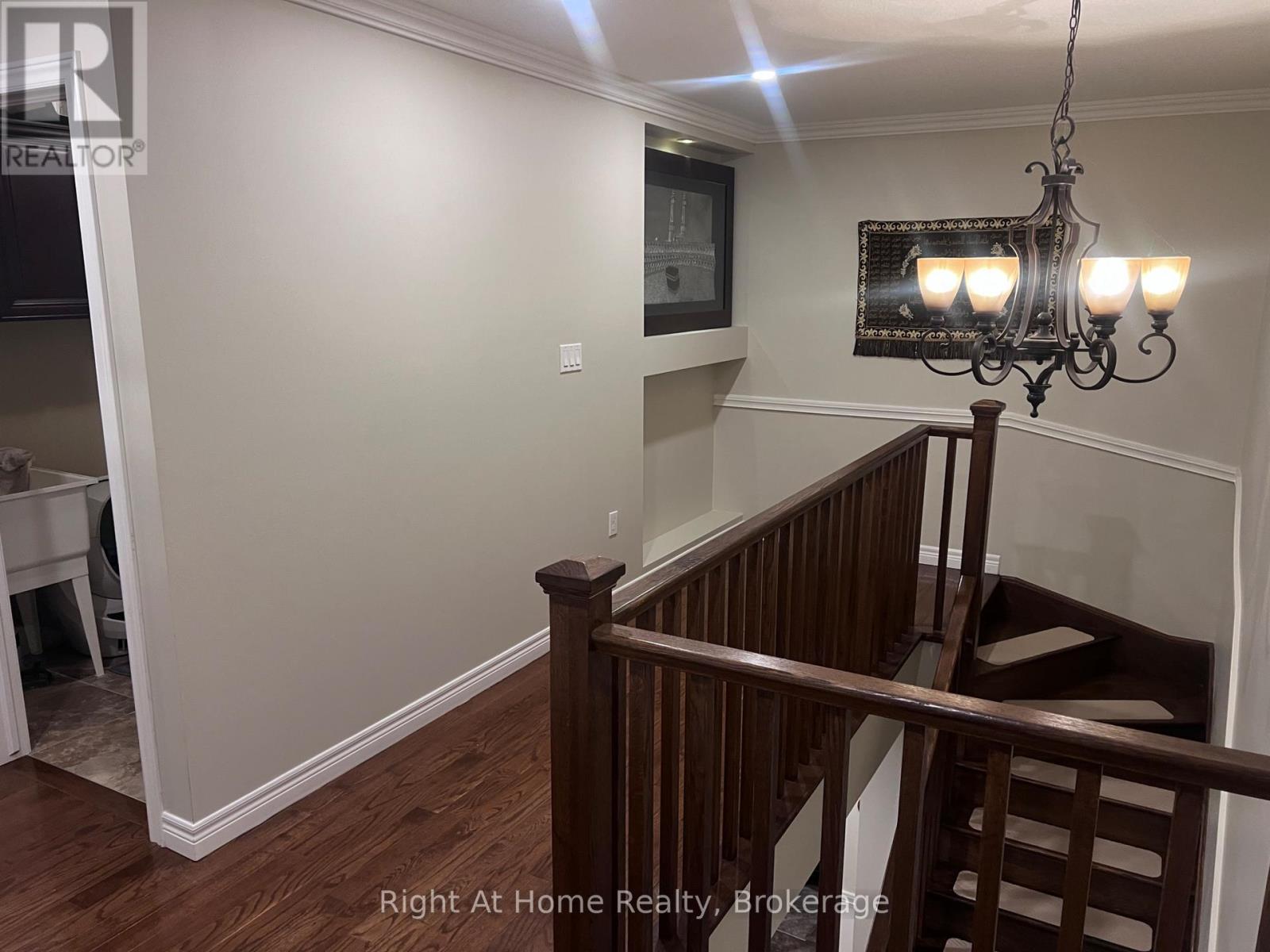 Upper - 52 Lorupe Court, Hamilton, Ontario  L9G 0C8 - Photo 21 - X13826628