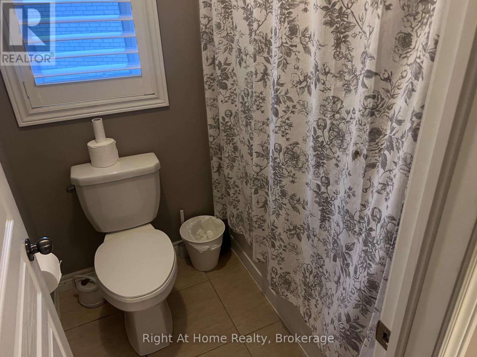 Upper - 52 Lorupe Court, Hamilton, Ontario  L9G 0C8 - Photo 30 - X13826628