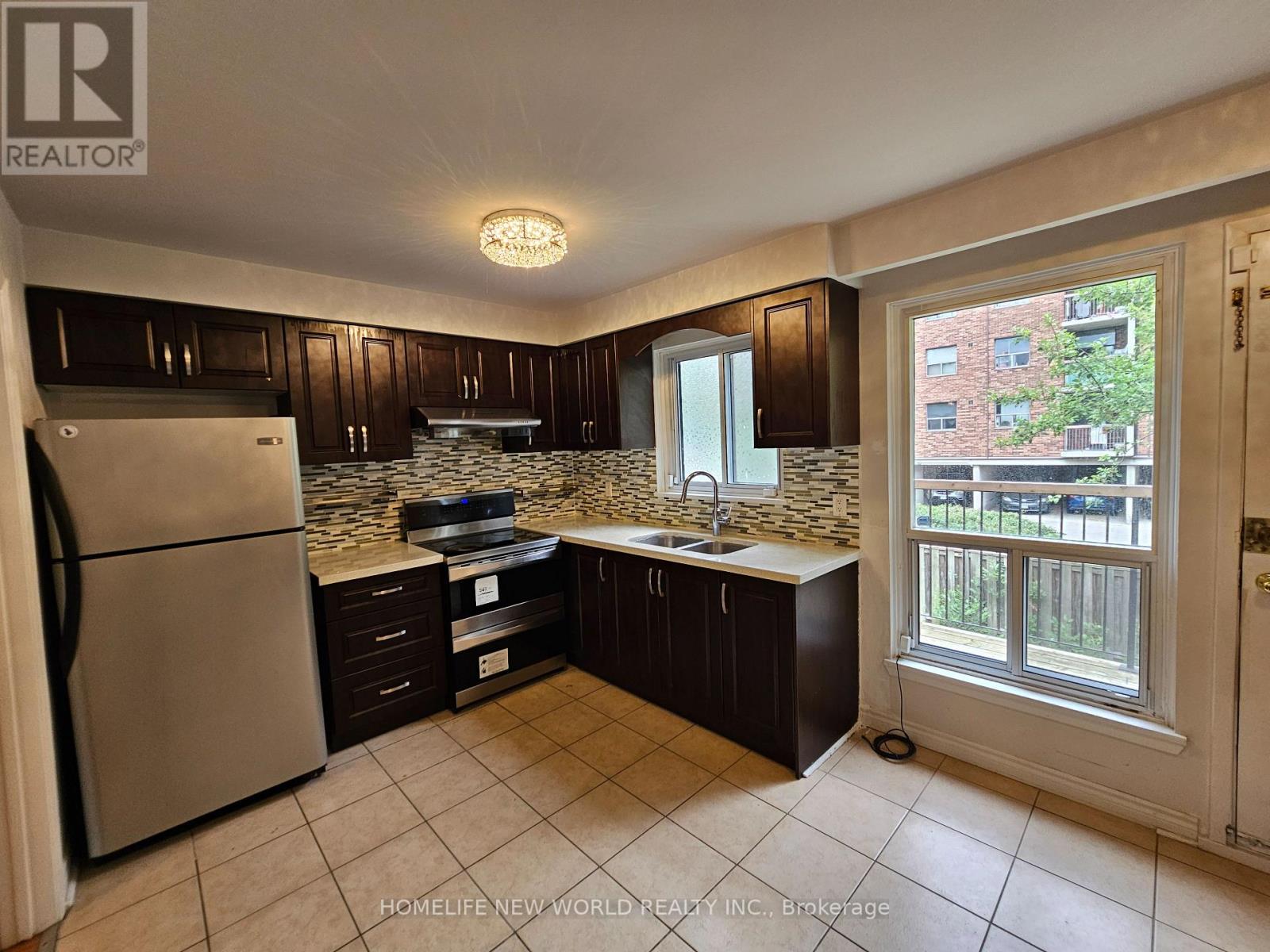 36 Thimble Berry Way, Toronto, Ontario  M2H 3K7 - Photo 6 - C13826560