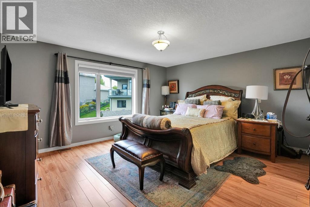 54 Royal Crest Way Nw, Calgary, Alberta  T3G 4M7 - Photo 19 - A2345301