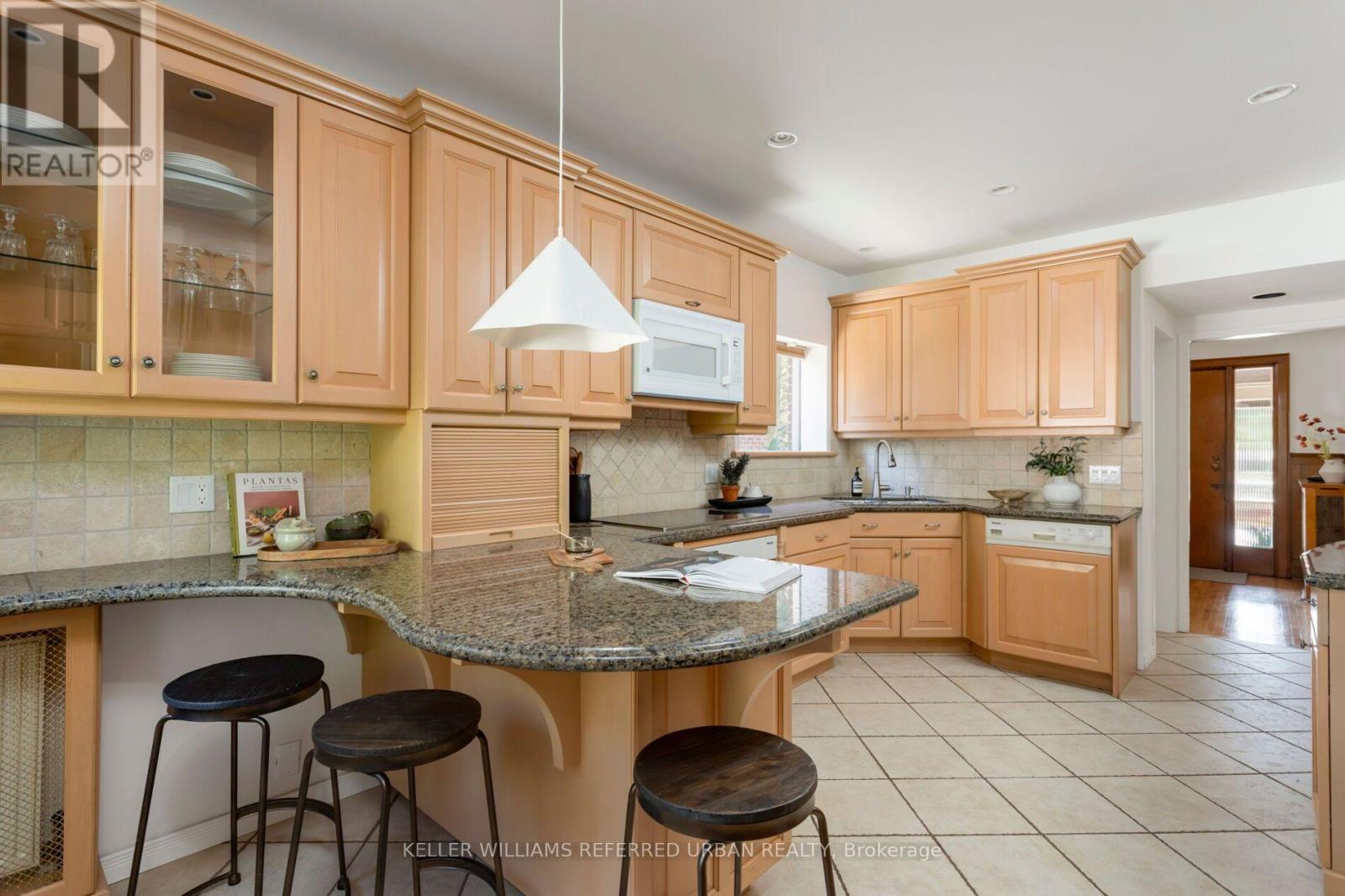 30 Baby Point Road, Toronto, Ontario  M6S 2G1 - Photo 10 - W13826584