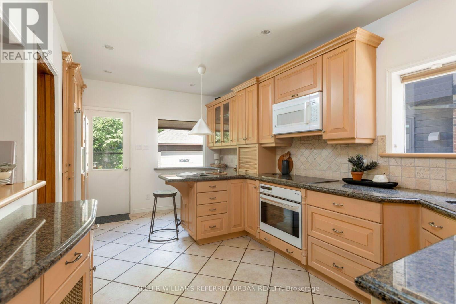 30 Baby Point Road, Toronto, Ontario  M6S 2G1 - Photo 13 - W13826584