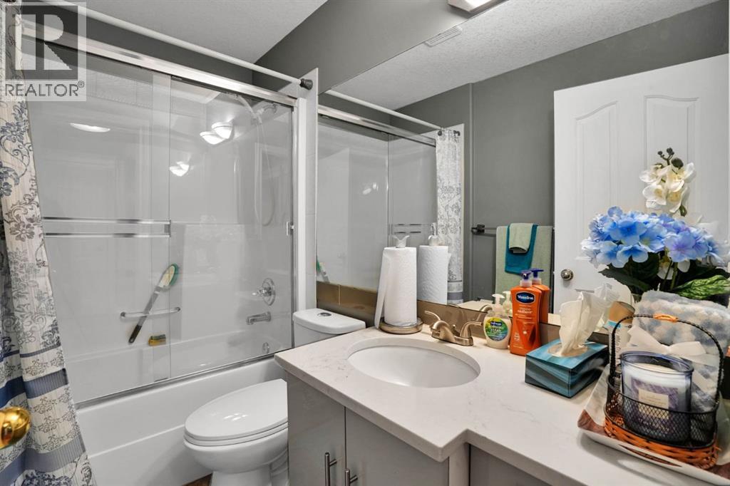 54 Royal Crest Way Nw, Calgary, Alberta  T3G 4M7 - Photo 28 - A2345301