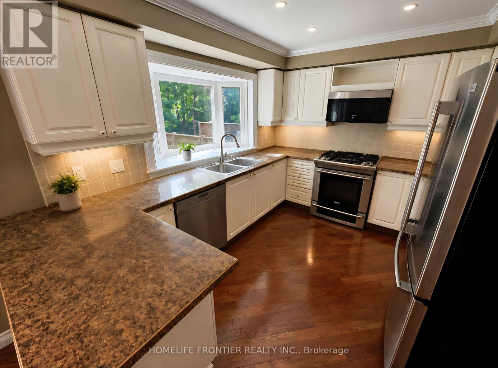 367 Herridge Circle, Newmarket, Ontario  L3Y 7J1 - Photo 5 - N13741696