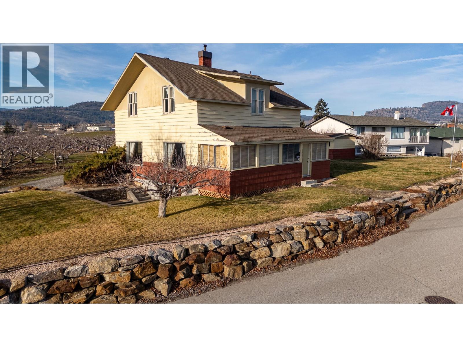 13606 Cooke Avenue, Summerland, British Columbia