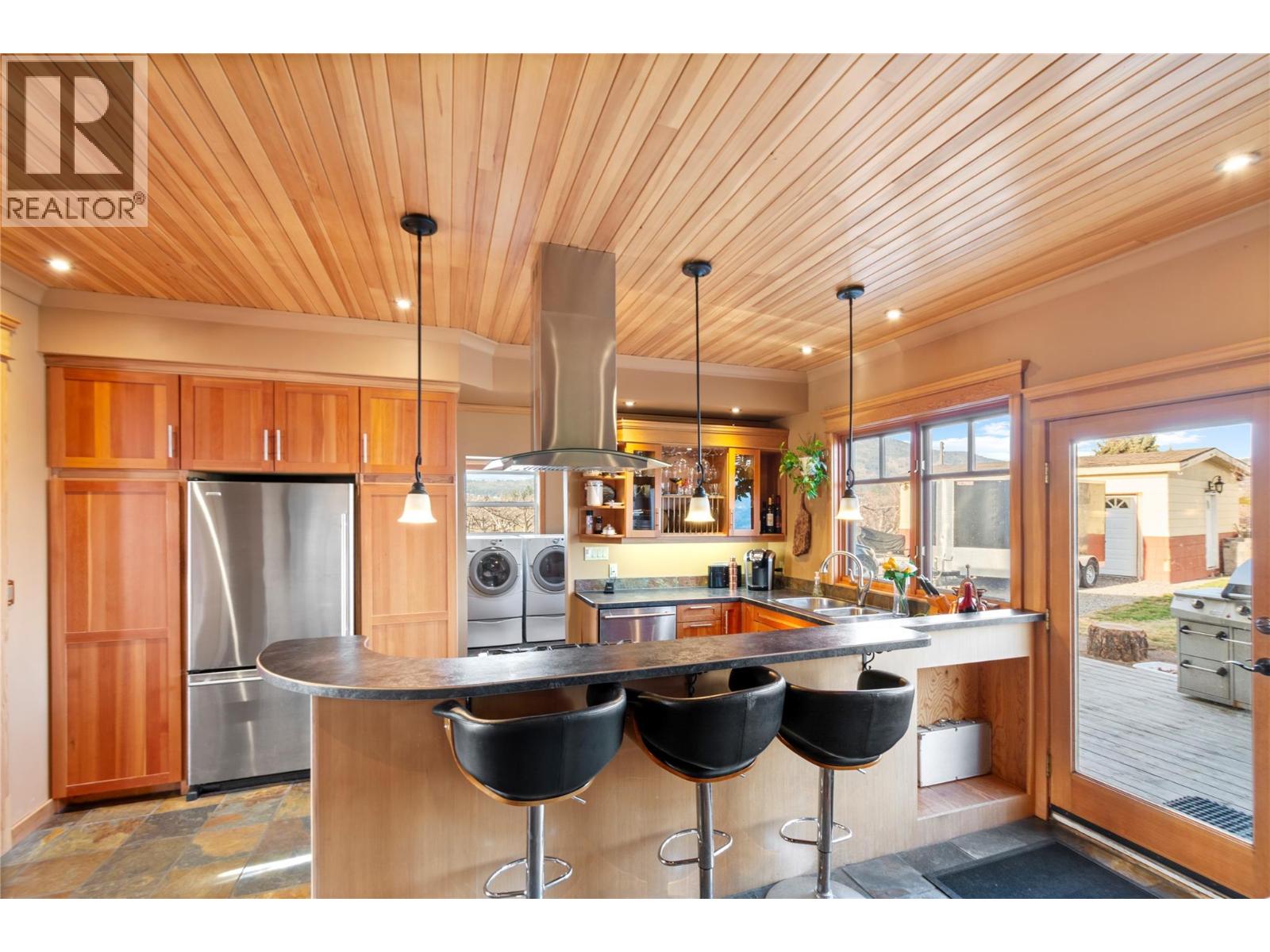 13606 Cooke Avenue, Summerland, British Columbia  V0H 1Z1 - Photo 3 - 10373113
