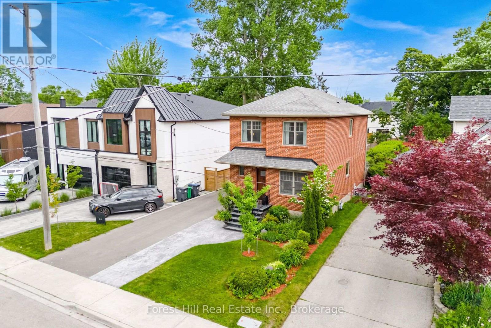 39 Broadview Avenue, Mississauga, Ontario  L5H 2S8 - Photo 2 - W13826656
