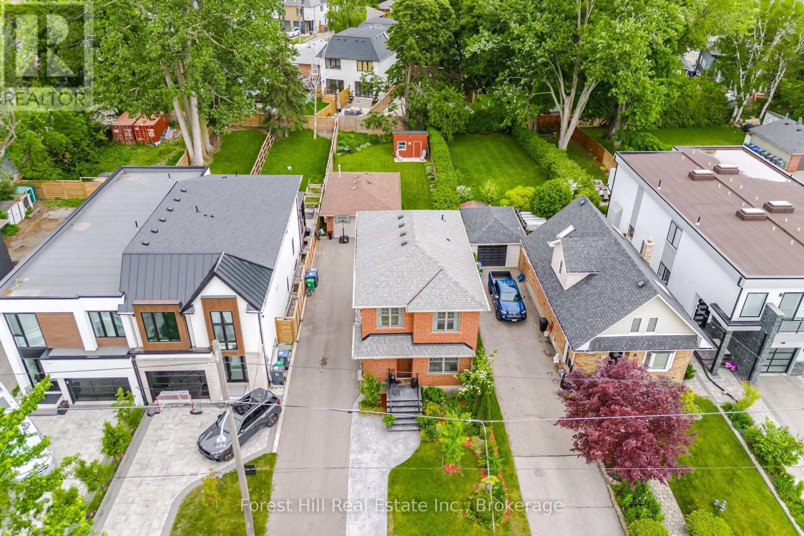 39 Broadview Avenue, Mississauga, Ontario  L5H 2S8 - Photo 3 - W13826656