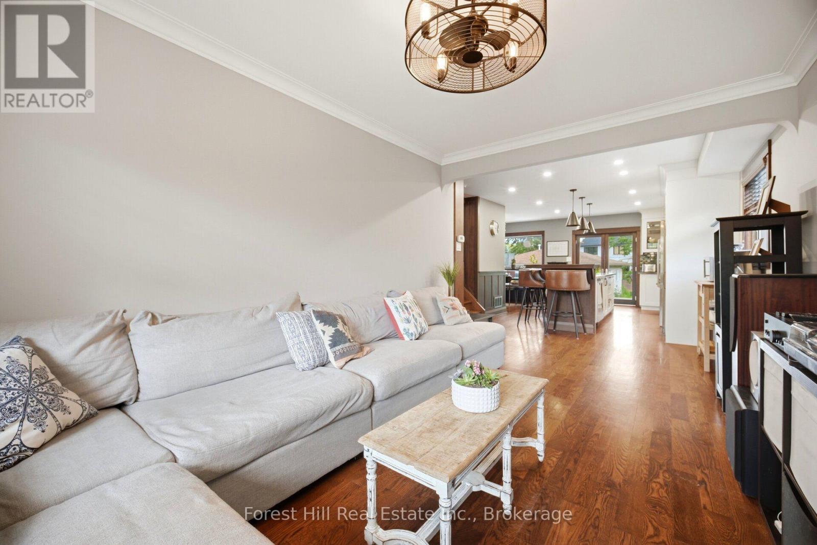 39 Broadview Avenue, Mississauga, Ontario  L5H 2S8 - Photo 5 - W13826656