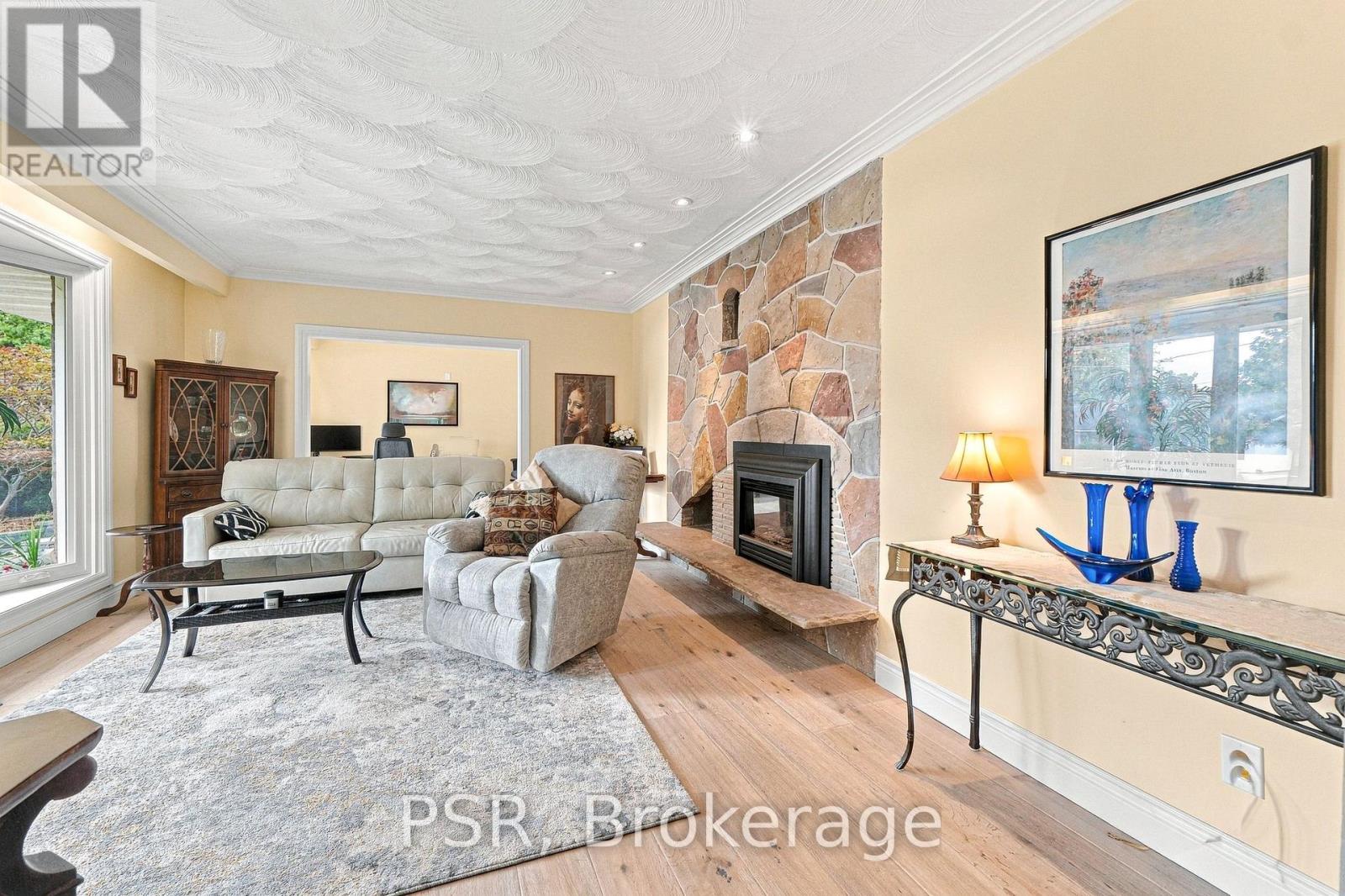 15 Valleyview Road, Halton Hills, Ontario  L7G 1W3 - Photo 2 - W13826632