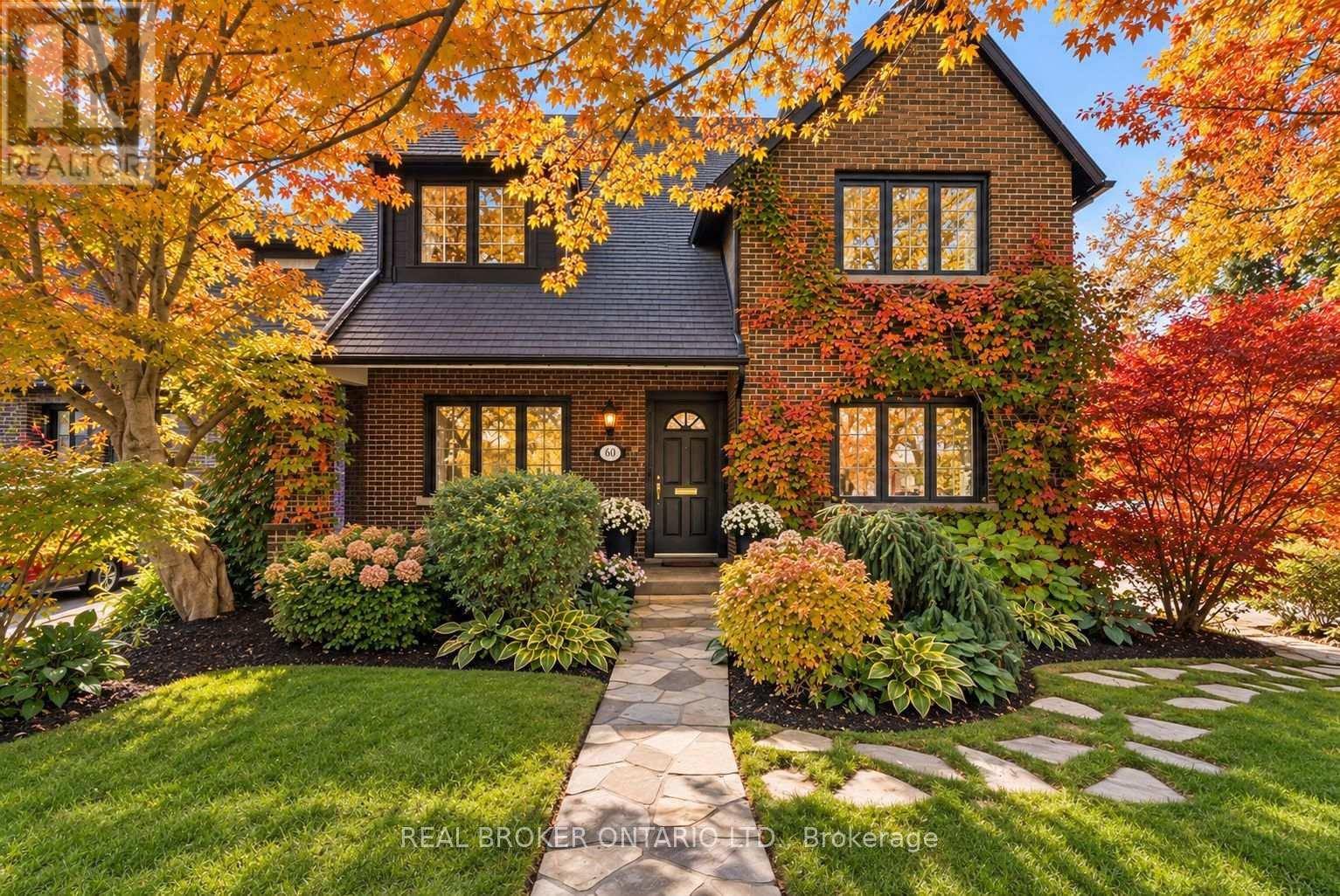 69 CHAPLIN CRESCENT, Toronto, Ontario