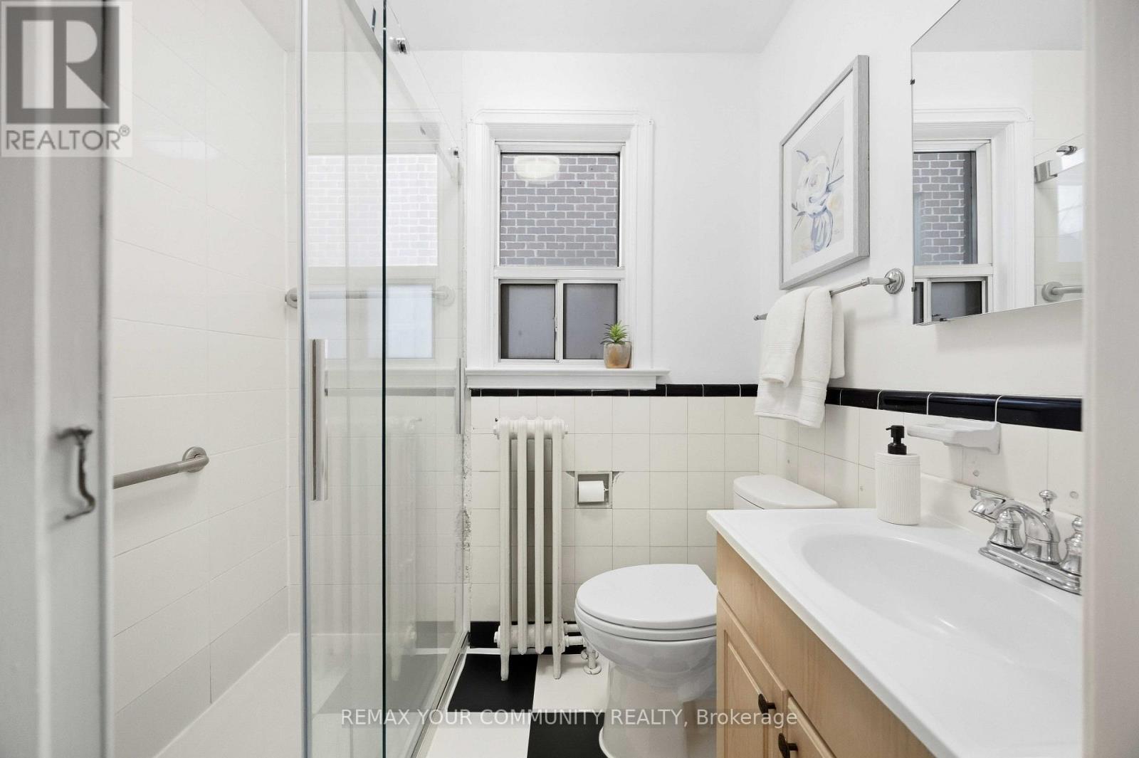 4 Crestland Avenue, Toronto, Ontario  M4C 3L1 - Photo 22 - E13825898