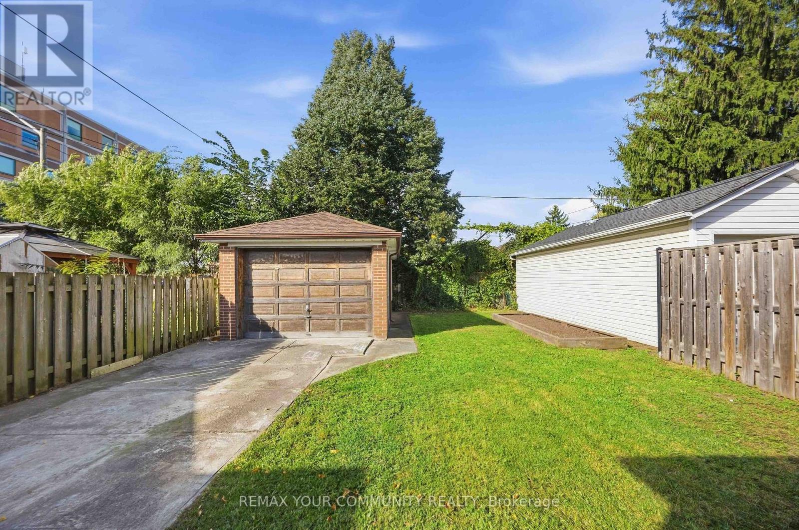 4 Crestland Avenue, Toronto, Ontario  M4C 3L1 - Photo 28 - E13825898